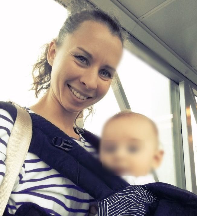 Maman et bébé vont prendre l'avion