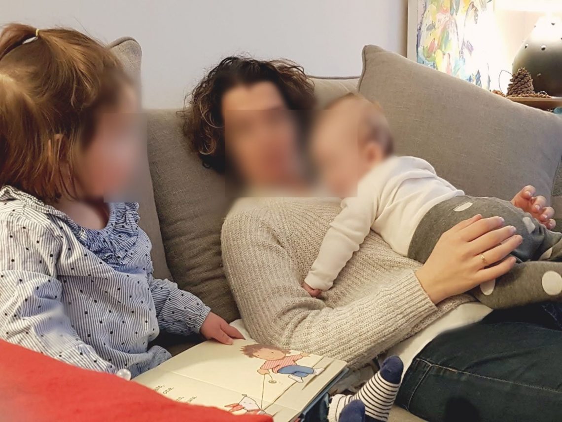 Câlin avec tata Charlotte et Clémence