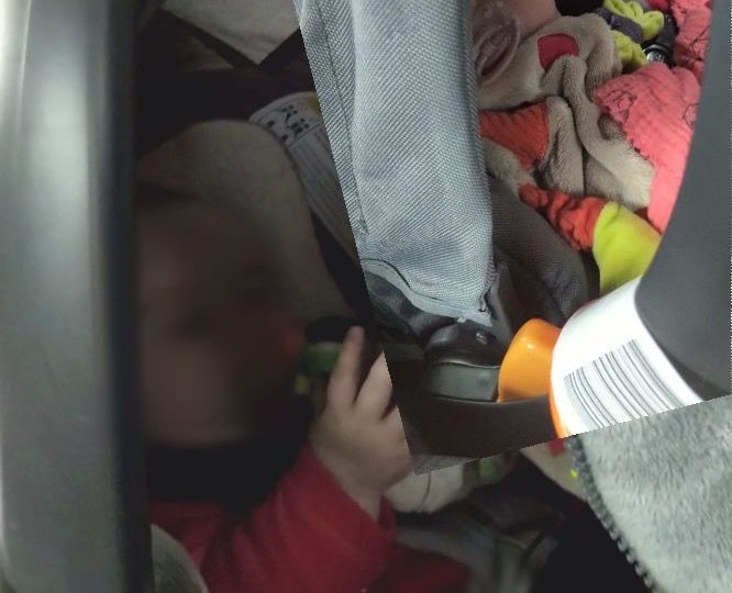 Bébé dort pendant le trajet en covoiturage