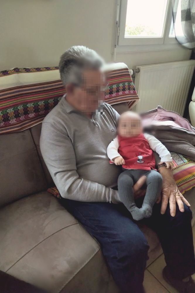 Dans les bras de Grand-Papi