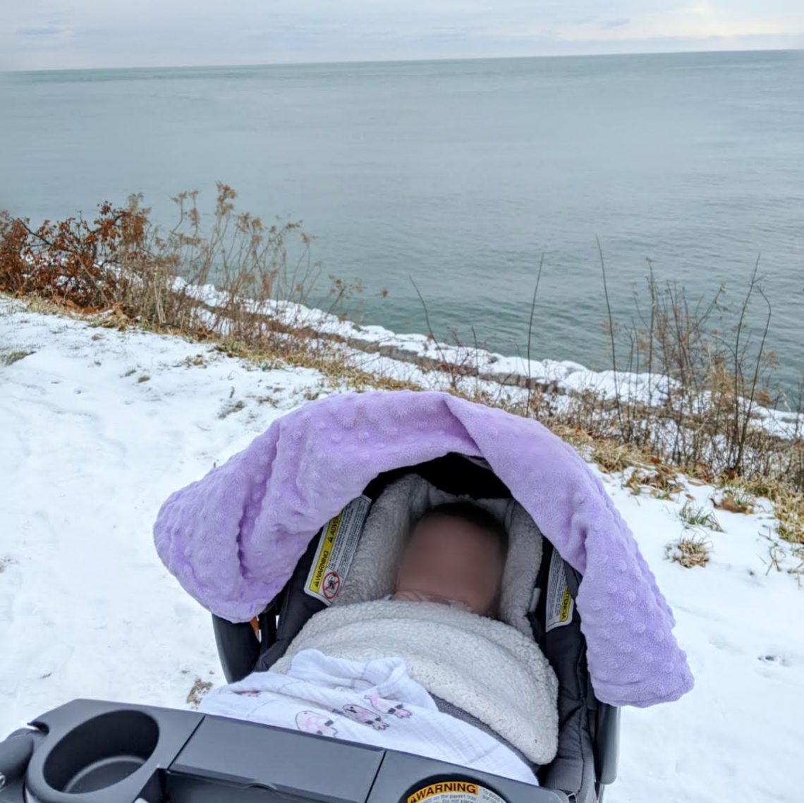 Bébé au bord de l'eau, même pas froid