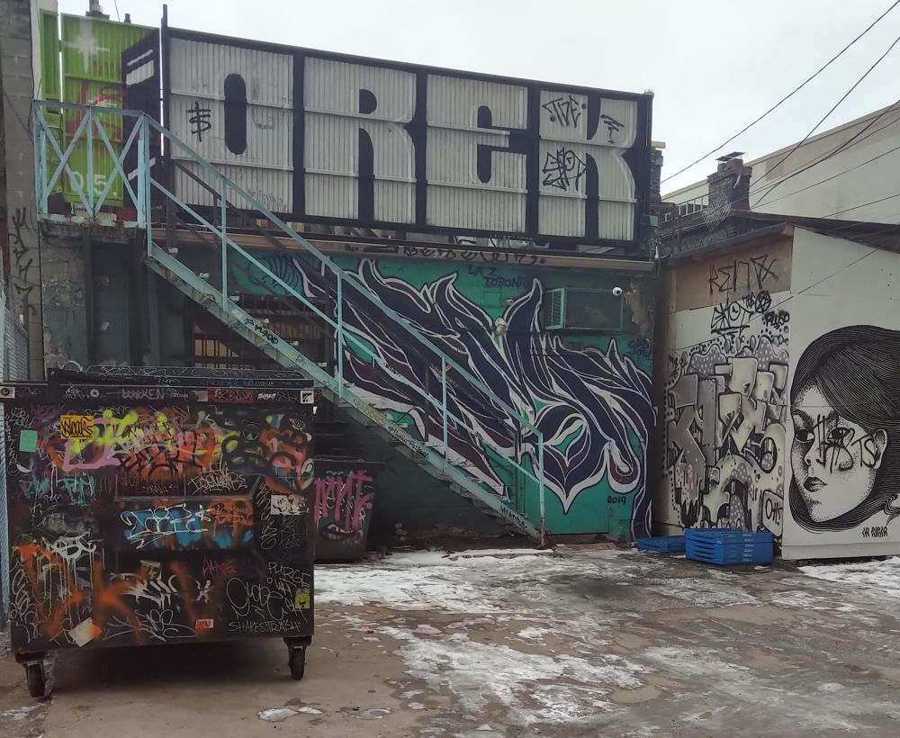 Des graffitis partout