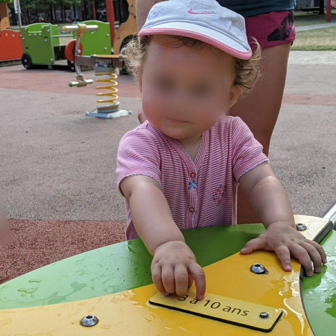 Louise adore le parc