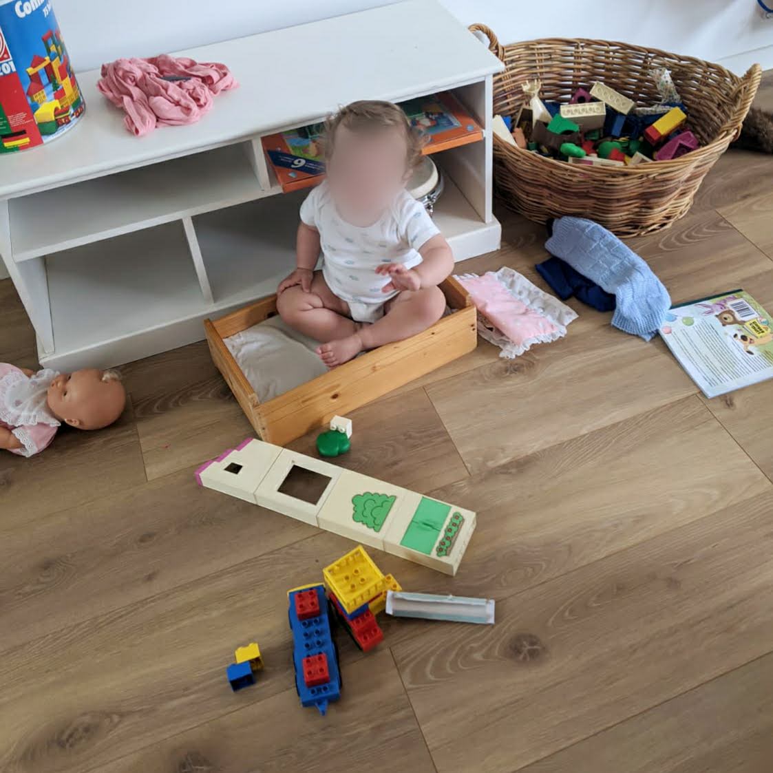 C'est pas ton lit ici...