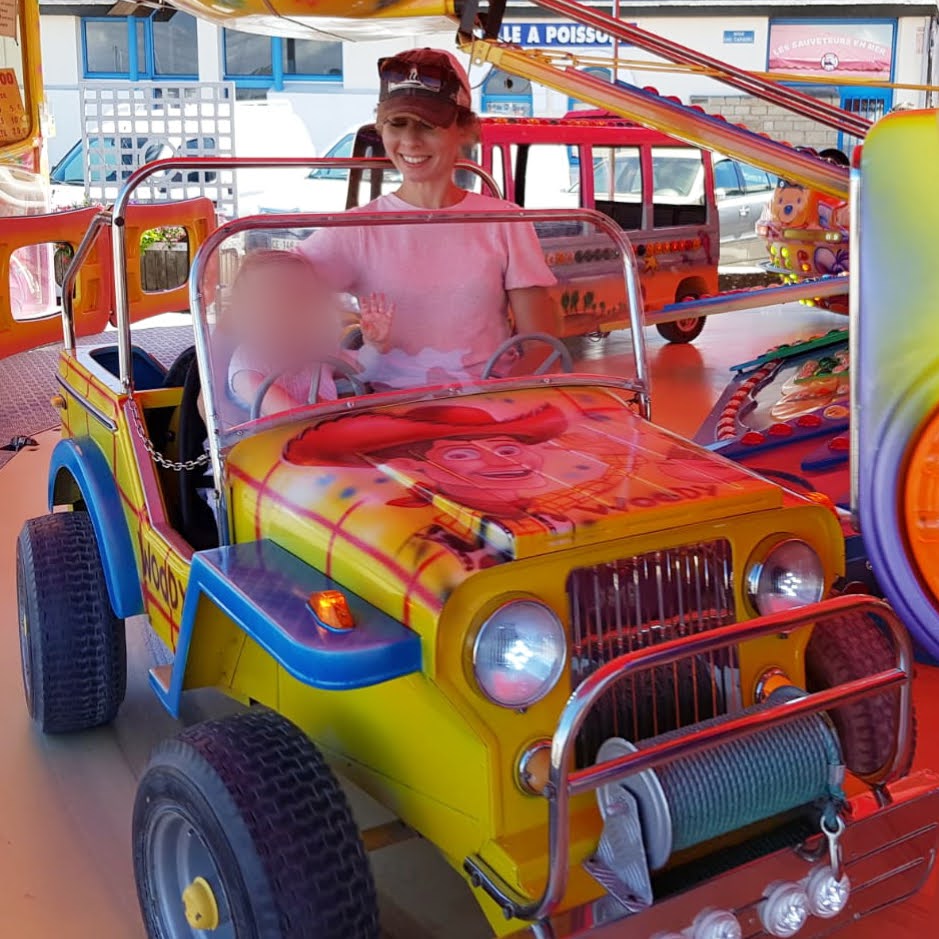 Notez cette petite main qui fait coucou