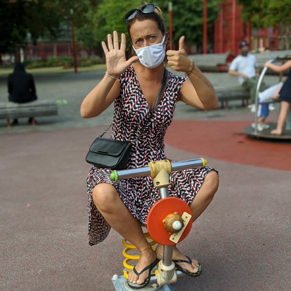 Tata Emilie aussi s'amuse au parc