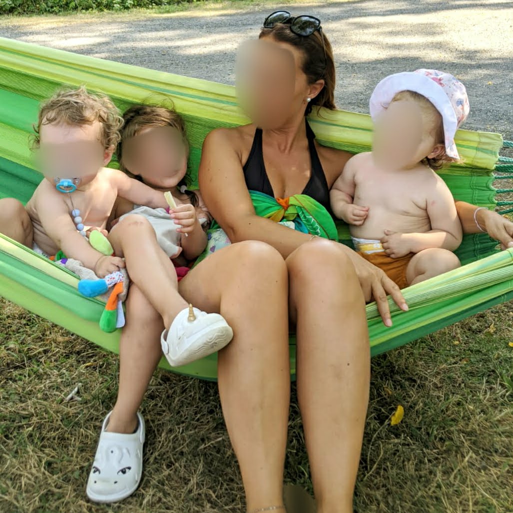 Les cousines avec Tata Emilie