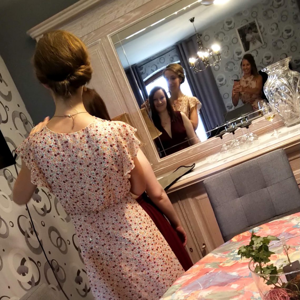 Entre filles avant le grand moment