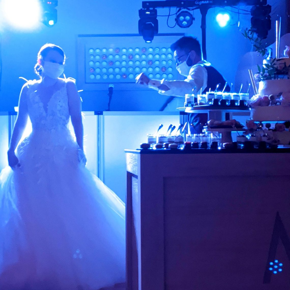 L'arrivée du gâteau de mariage
