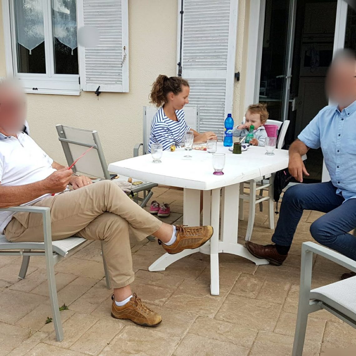 Quatre générations réunies avec papi