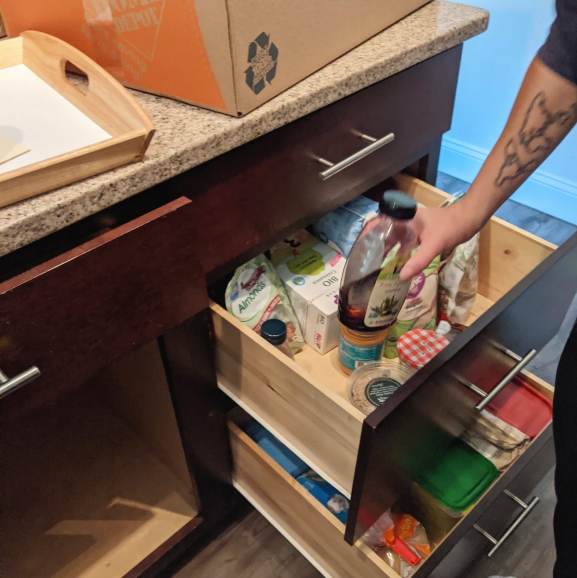 Le tiroir sur le point de tomber