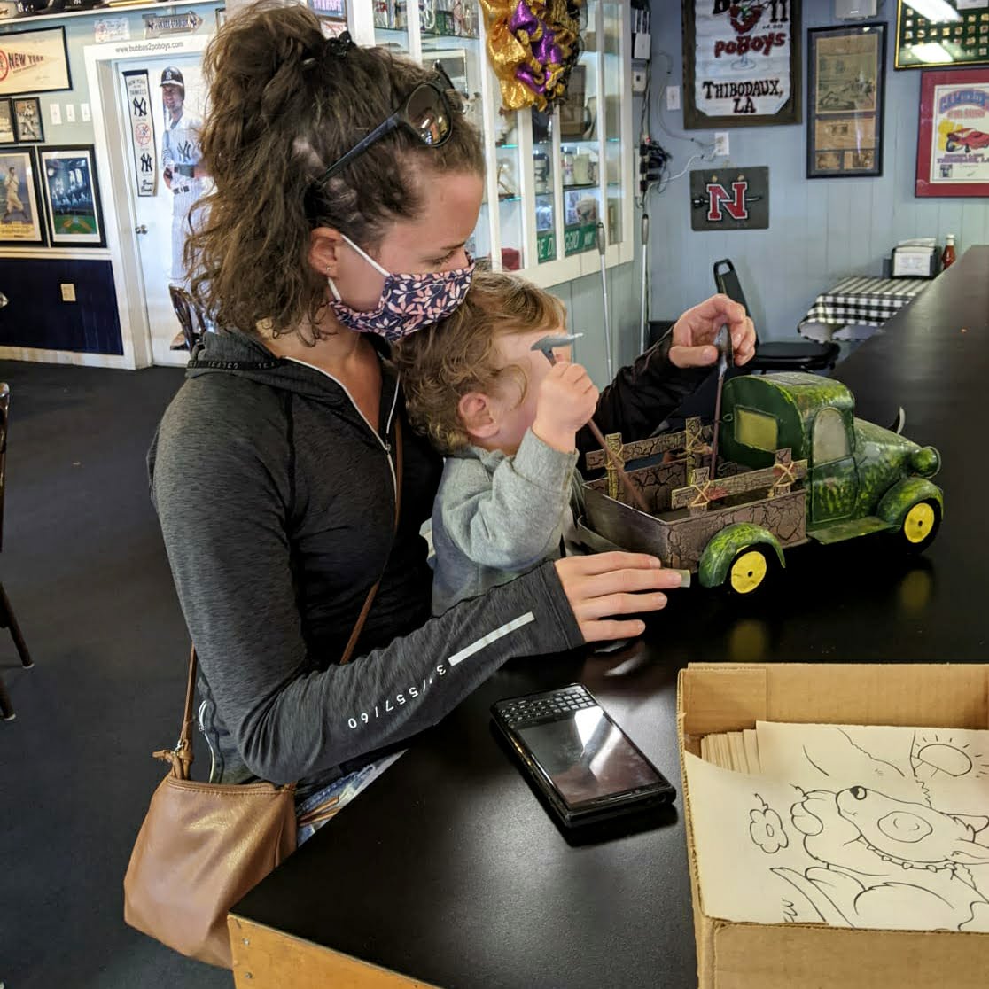 On joue avec la déco du restaurant