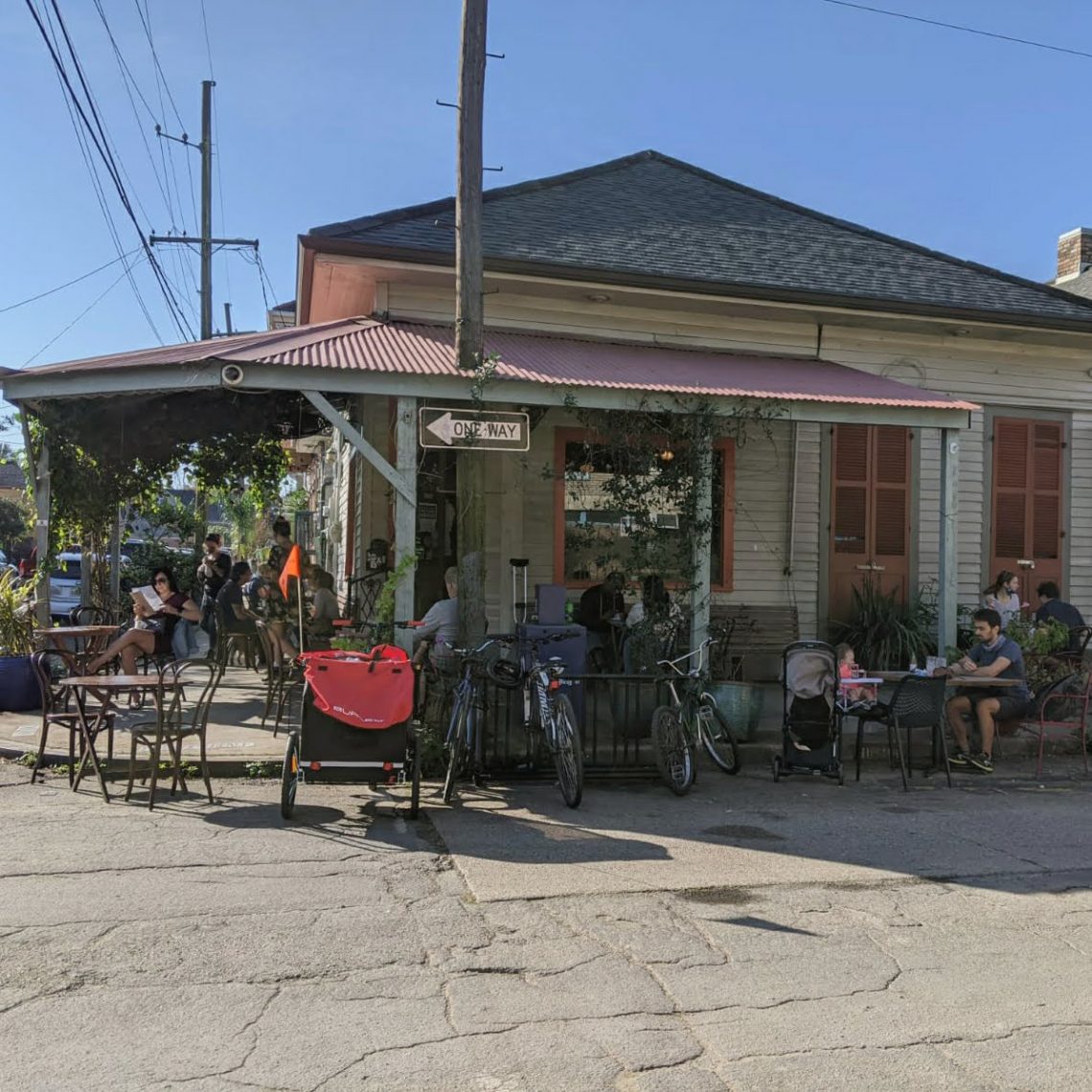 Petit déjeuner en terrasse