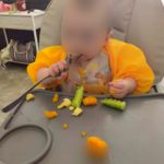 Petit légumes cuits à l'eau bien coupés pour la préhension de bébé