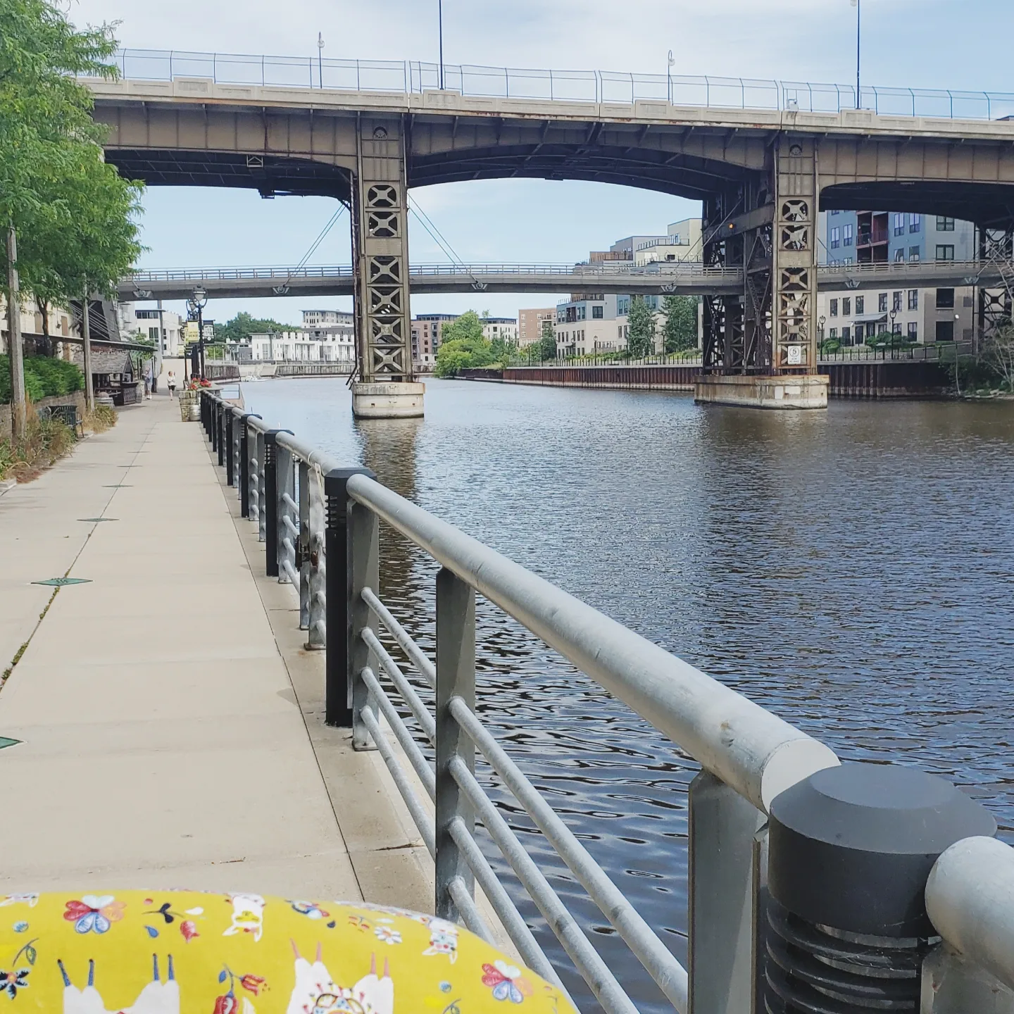 Emprunter les chemins à l'extérieur de la ville
