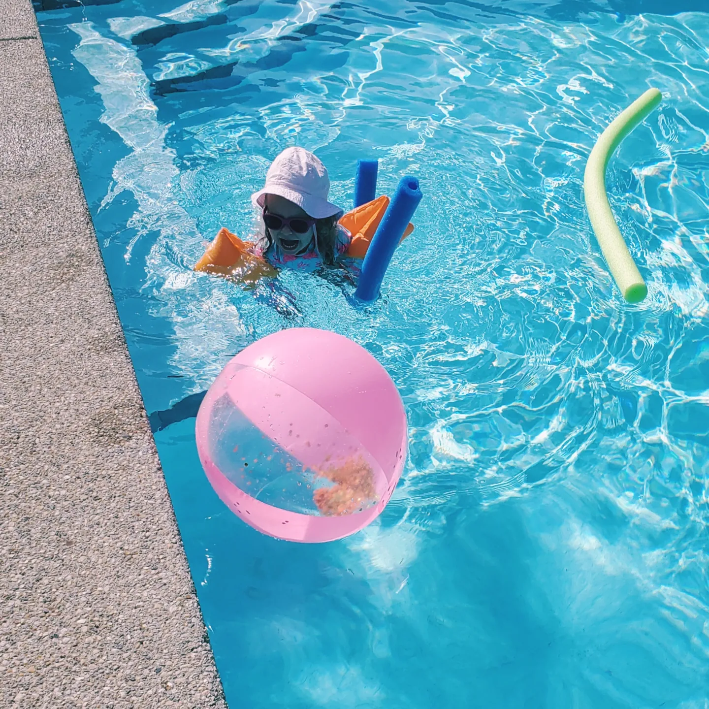 Profiter de la piscine et de la fin des vacances