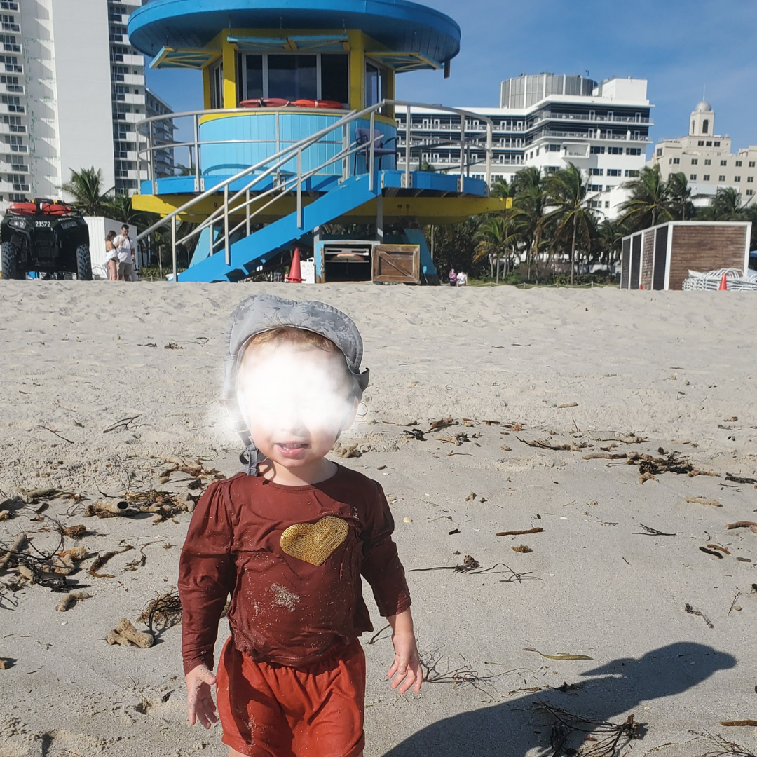 Bébé salé et sablé à Miami