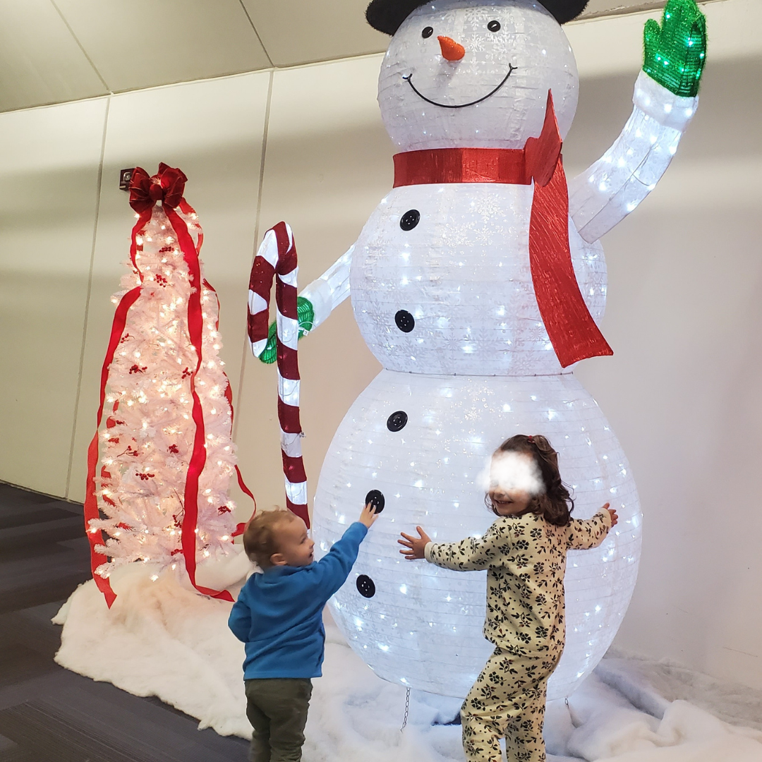 Les enfants à l'aéroport