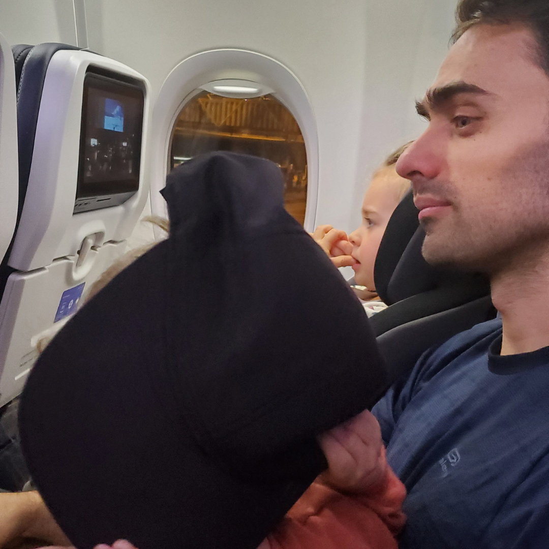 Dans l'avion avec les enfants