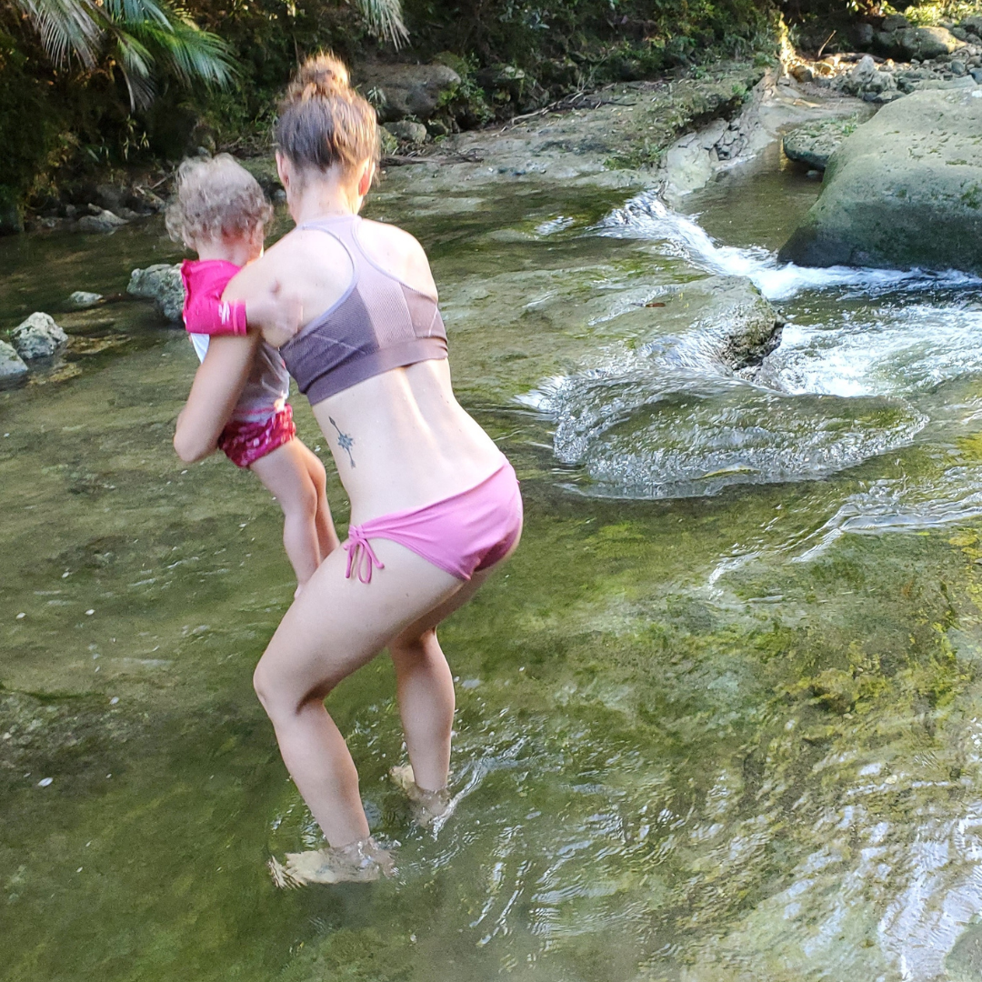 Tentative de rinçage de pieds