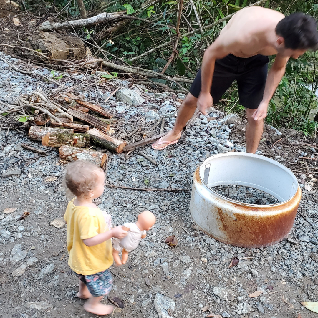 Tentative d'allumage de feu