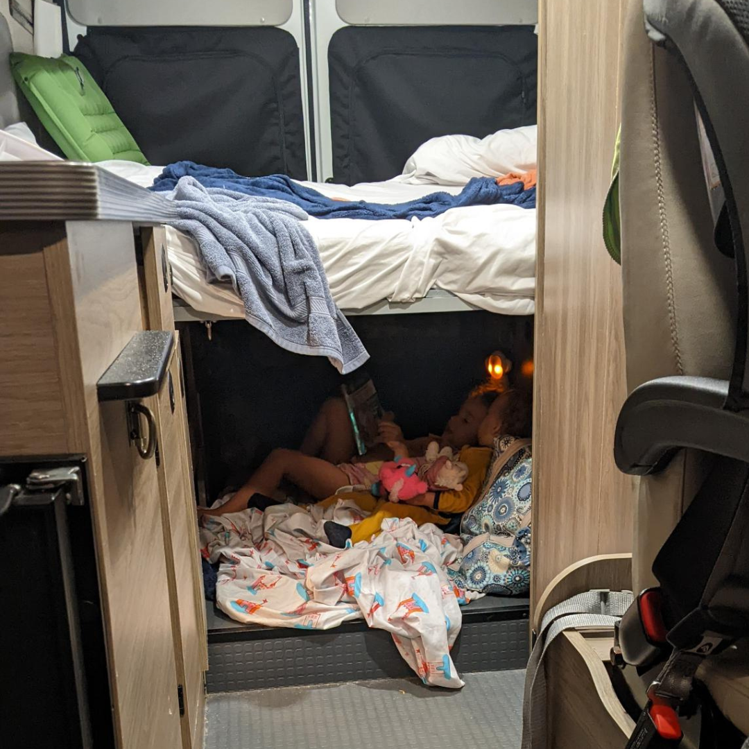 Moments précieux entre soeurs en voyage